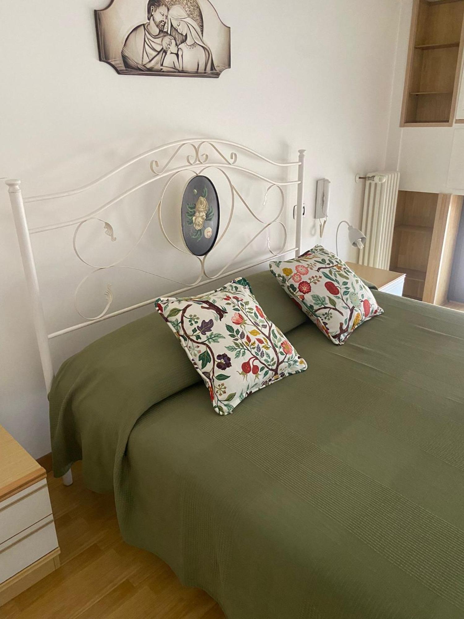 Pm 13A Via Tenente Devenuto Guest House Джовинацо Екстериор снимка