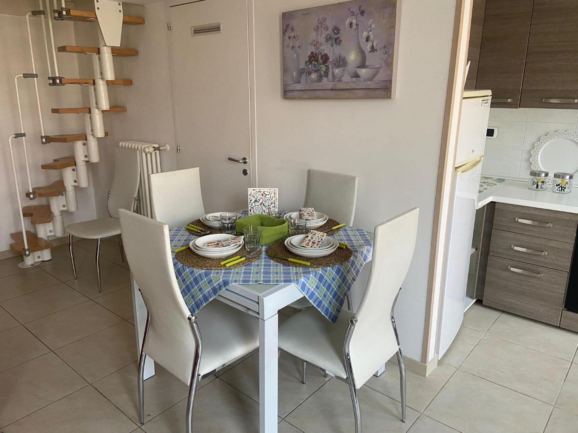 Pm 13A Via Tenente Devenuto Guest House Джовинацо Екстериор снимка
